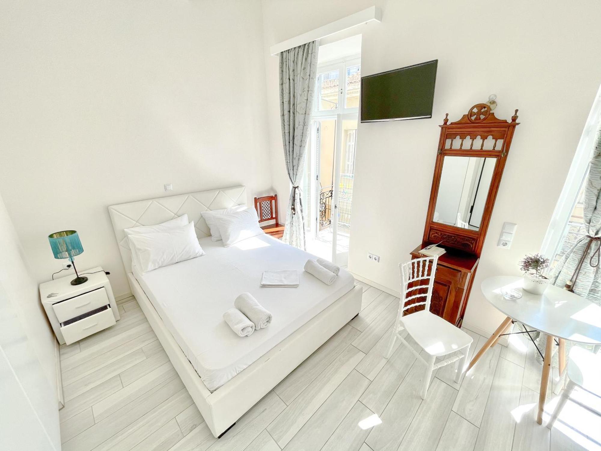 Xenias Rooms Apartments Koróni 외부 사진