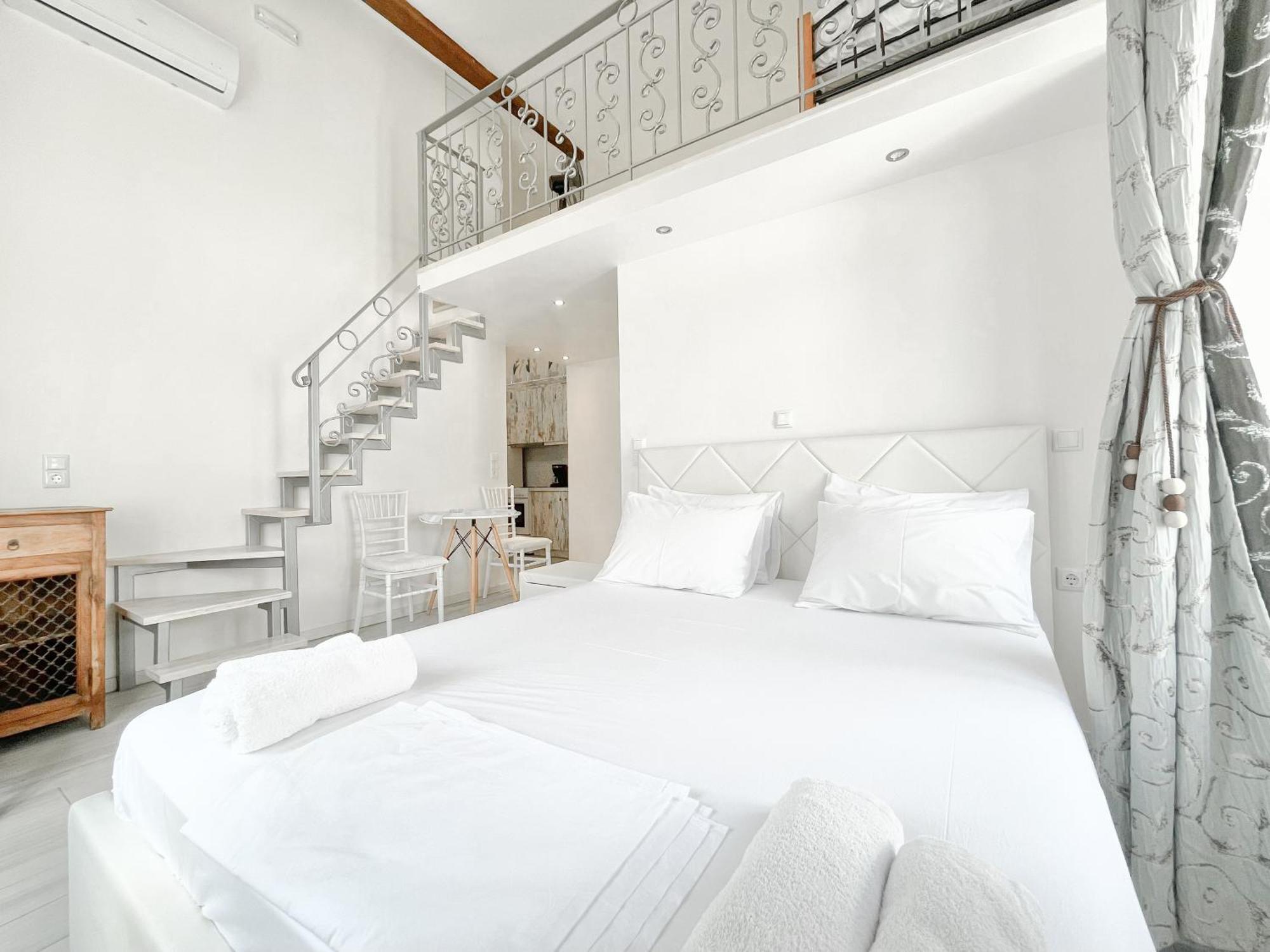 Xenias Rooms Apartments Koróni 외부 사진